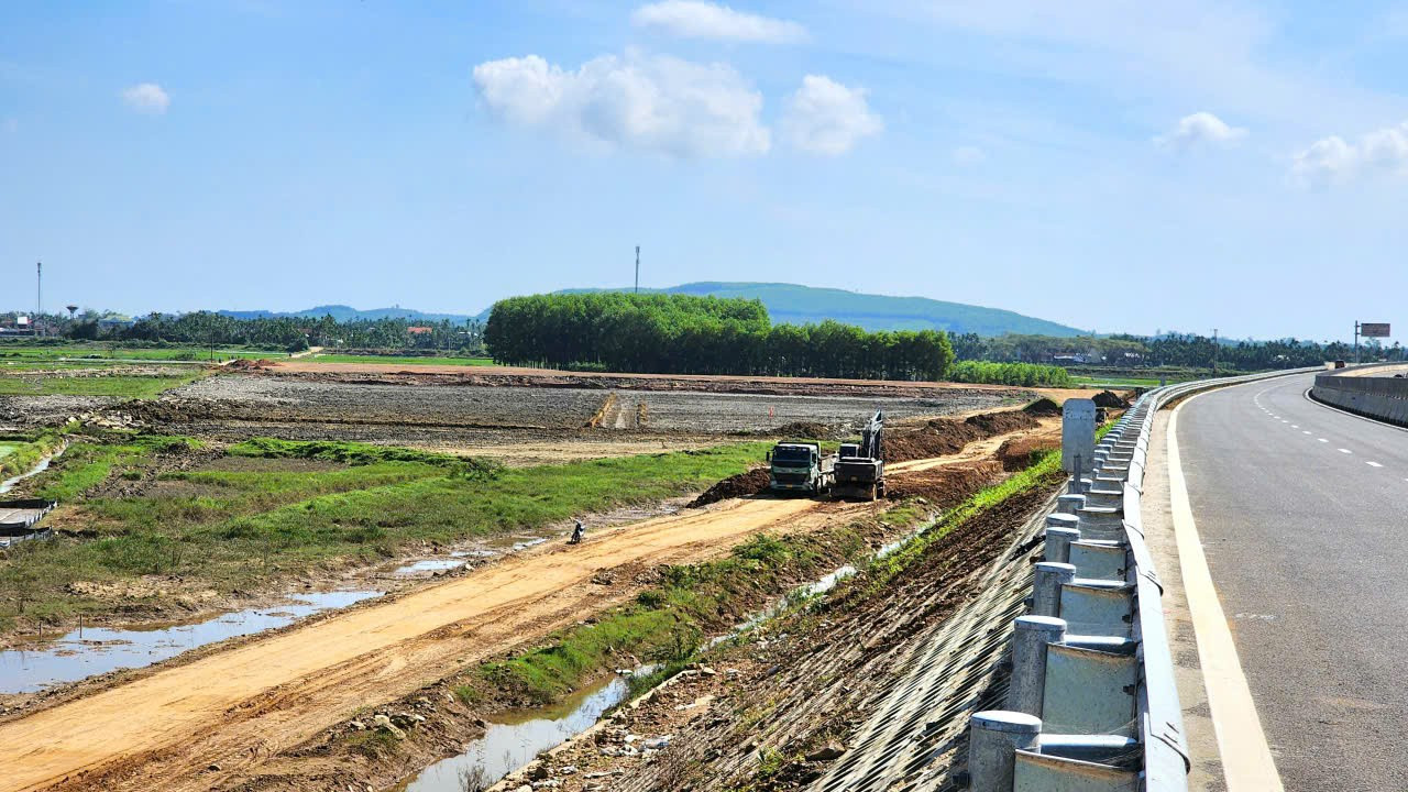Cận cảnh thi công trạm dừng nghỉ trên cao tốc Quảng Ngãi – Hoài Nhơn - Ảnh 9