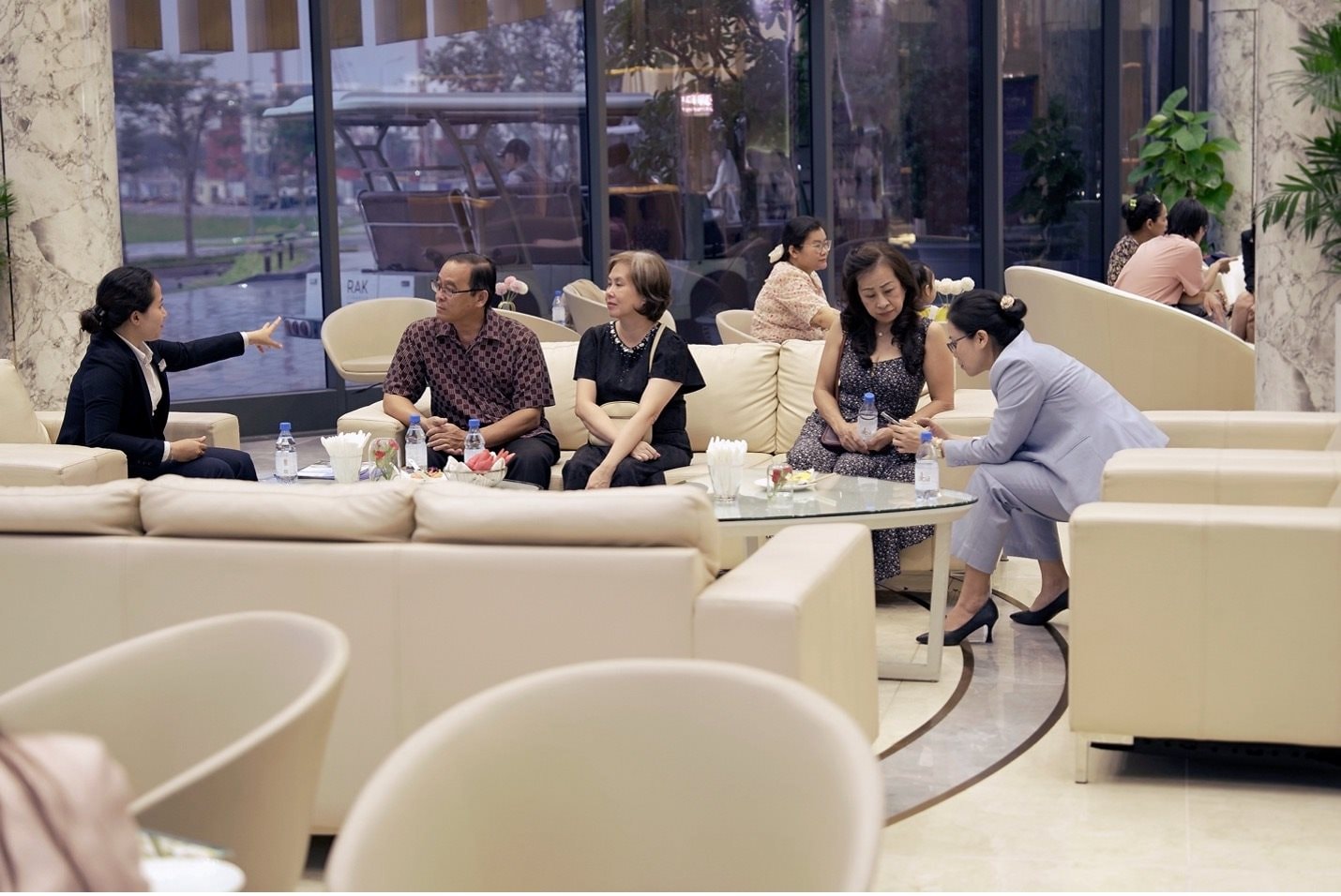 Doanh nghiệp bất động sản rộn ràng mùa cận Tết - Ảnh 2