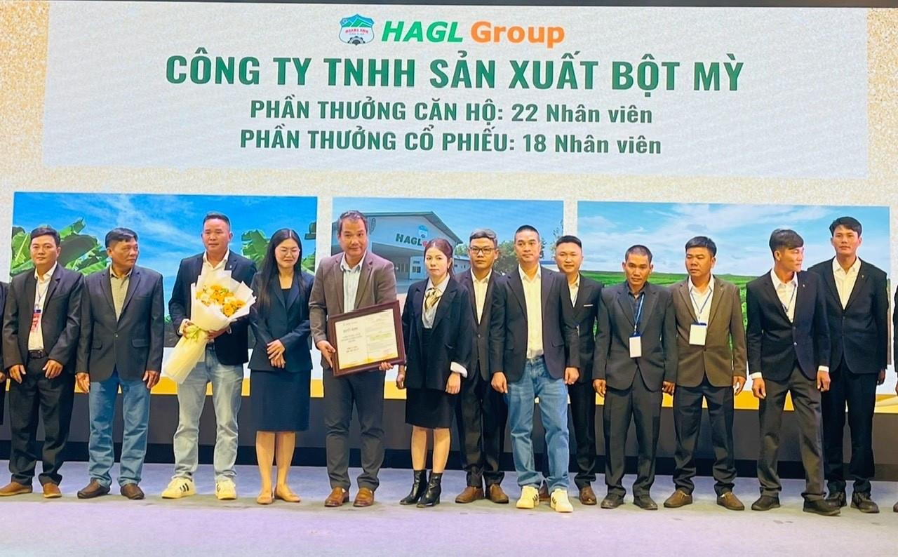 Động thái gây chú ý của bầu Đức - Ảnh 3