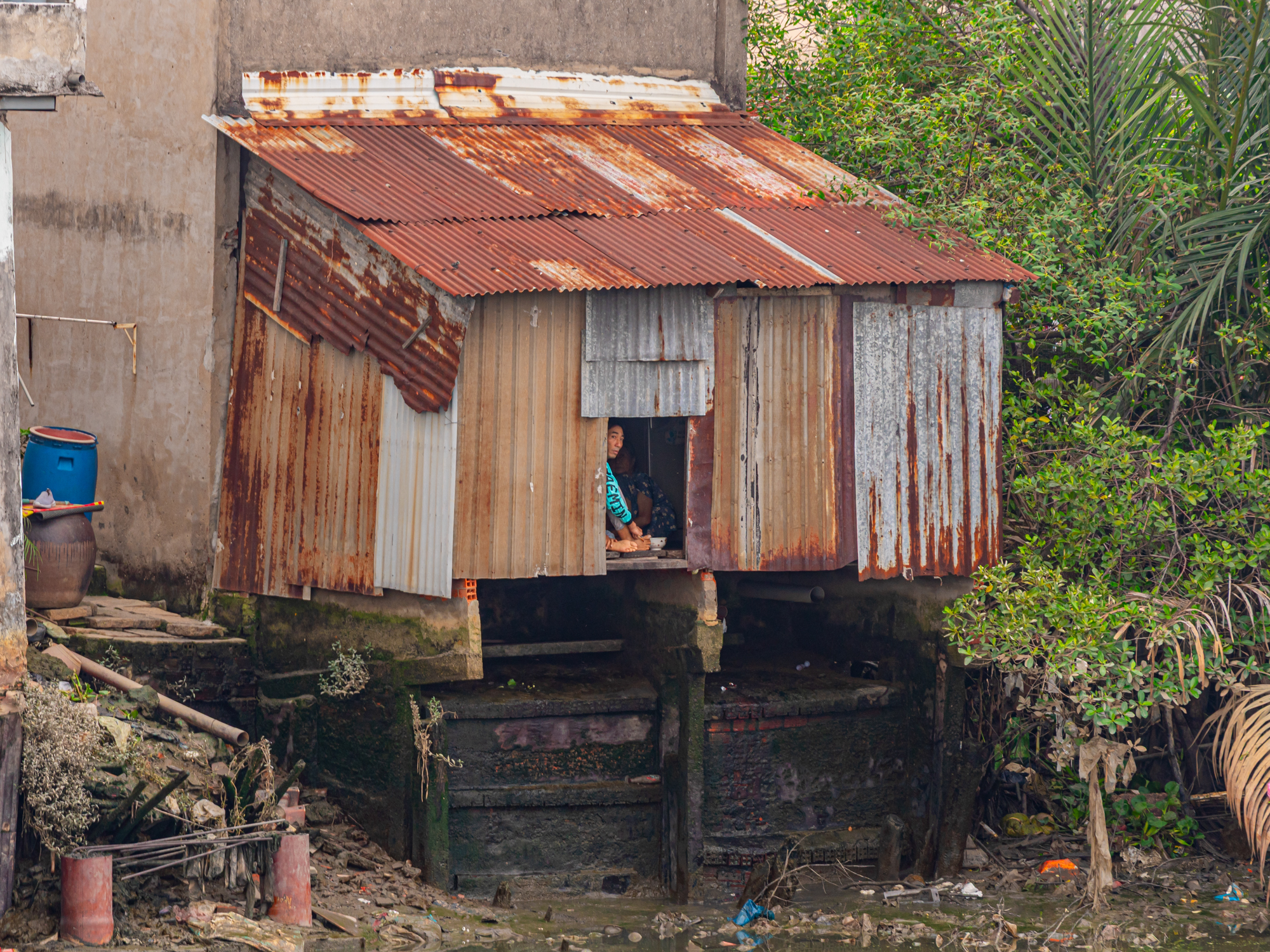 Cảnh Người dân sống cạnh 2 con rạch nước đen chờ “đổi đời” từ dự án 17.000 tỷ đồng tại TPHCM - Ảnh 5