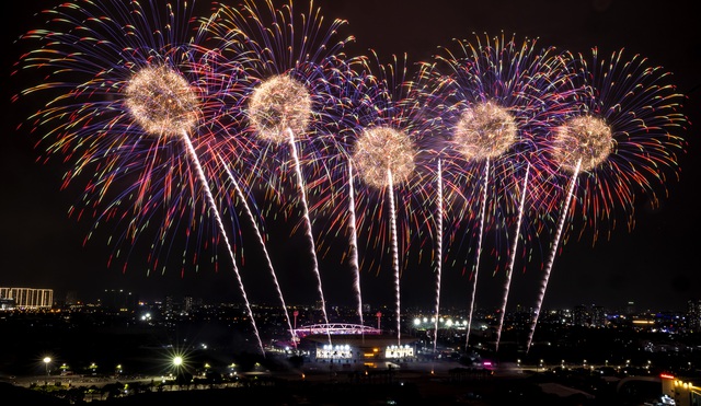 Mãn nhãn buổi tổng duyệt pháo hoa tối 21/1, Sun Group hé lộ: Mới chỉ bằng 5% so với quy mô buổi chính thức - Ảnh 6