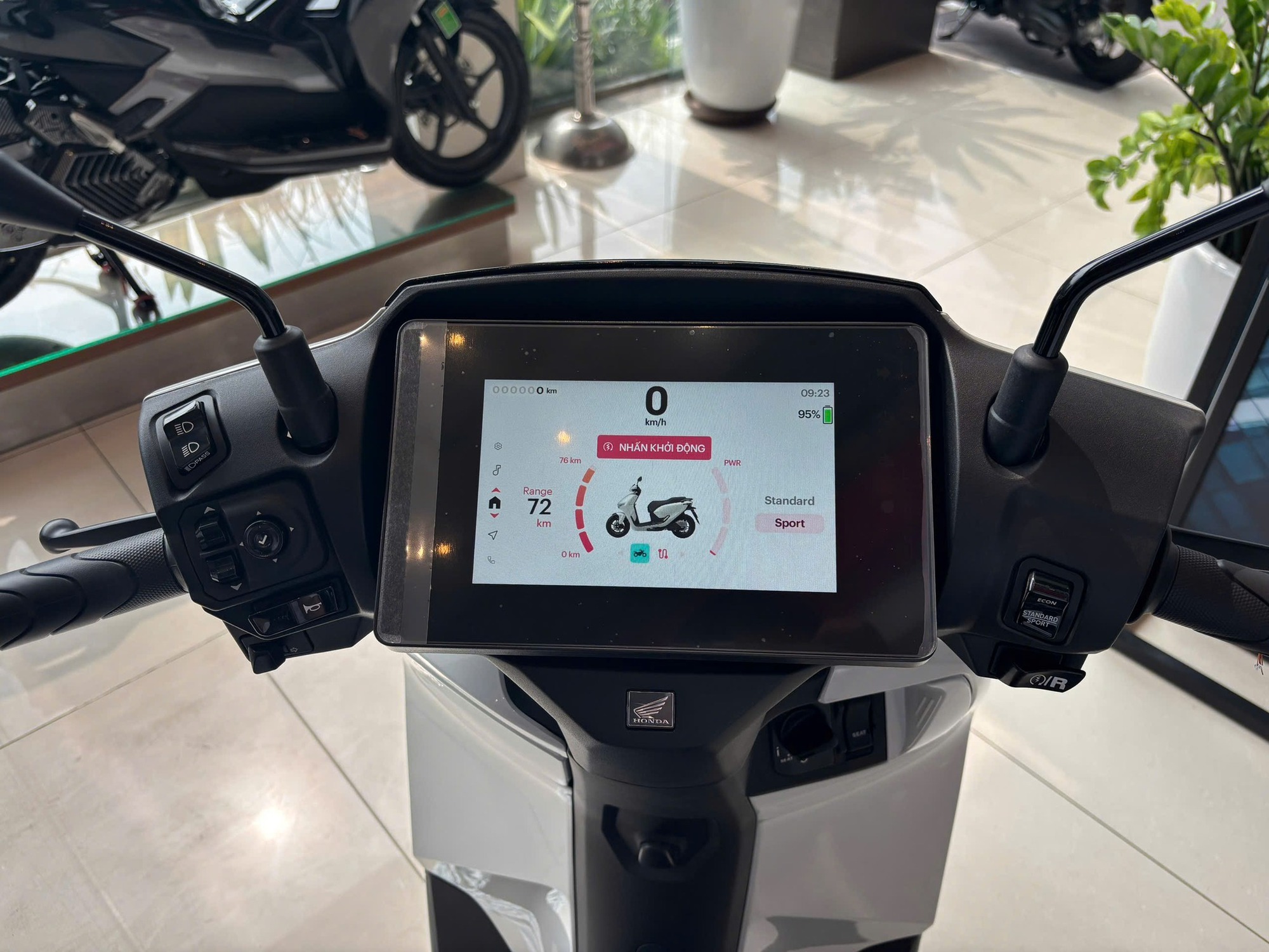 ‘Cân não’ mua Honda CUV e: bản nào ở Việt Nam: Thuê pin giá ngang Air Blade sẽ lời 2 thứ nhưng đi lâu dài thì ‘biết mặt nhau’ - Ảnh 5