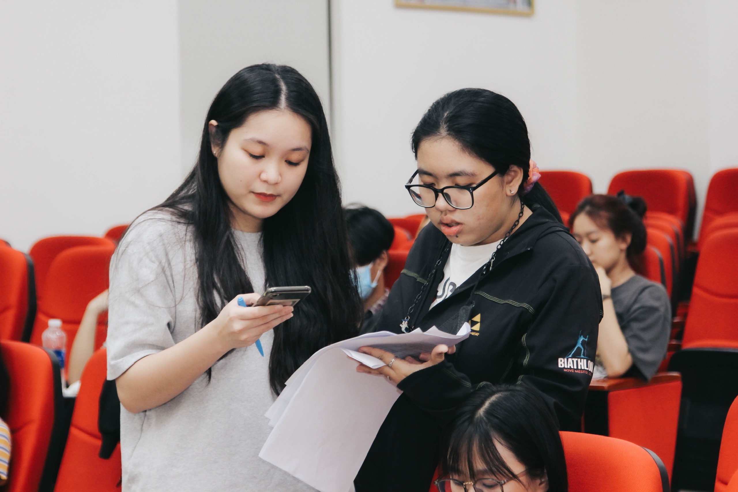 Buổi tối trong các văn phòng ở TP.HCM: VPBank sáng đèn nhiều hơn khách sạn, Viettel vẫn nhộn nhịp sau 20h, nhân viên CJ về đúng giờ - Ảnh 8