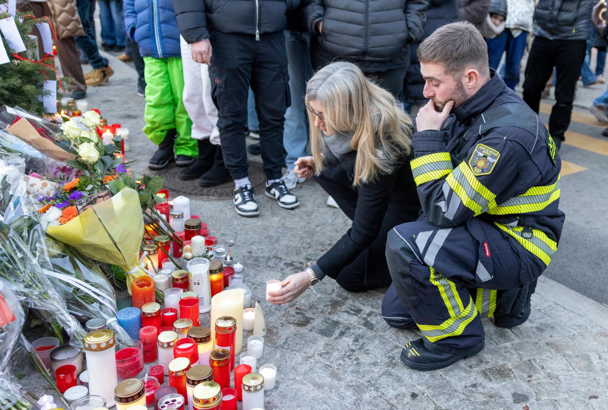 Thuỵ Sĩ bao trùm trong tang thương: Đội cứu hỏa cùng bật khóc khi tưởng niệm các nạn nhân mình không thể cứu sống - Ảnh 5