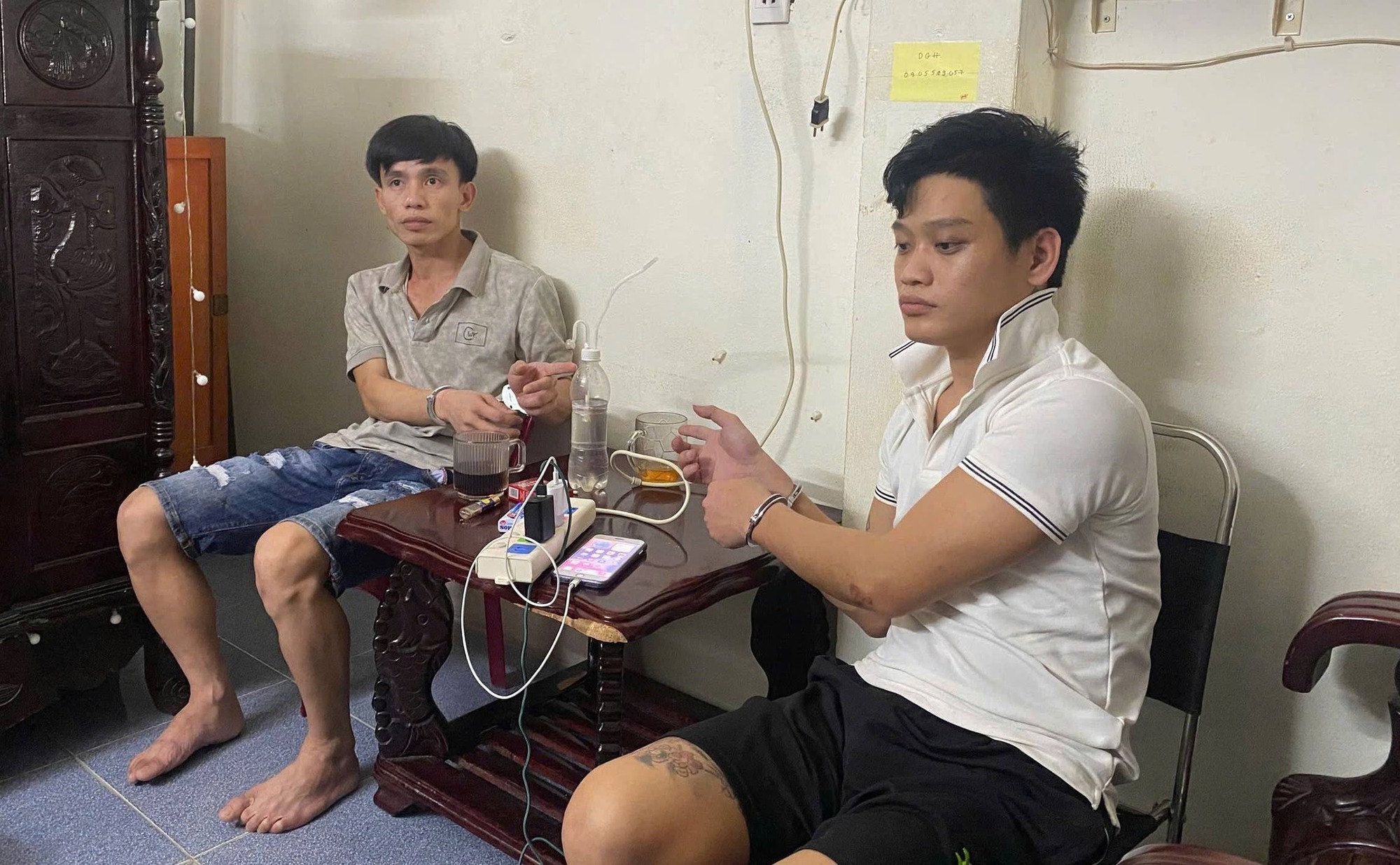 Lật tẩy bí mật của nhóm thanh niên sử dụng tiền giả - Ảnh 2