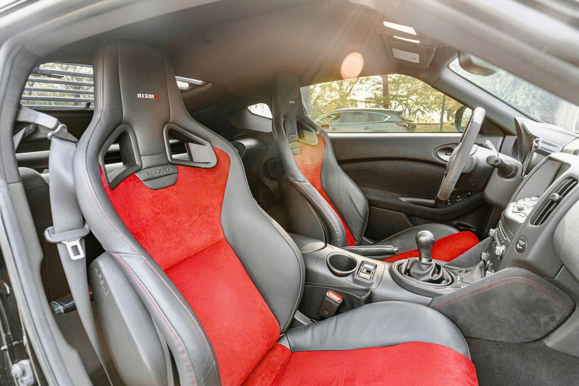 Nissan 370Z Nismo số sàn duy nhất Việt Nam rao 3,7 tỷ đồng: Đắt hơn RX 350 bản 'base' mua mới, bù lại 'xe gần như mới' cho người thích sưu tầm - Ảnh 3