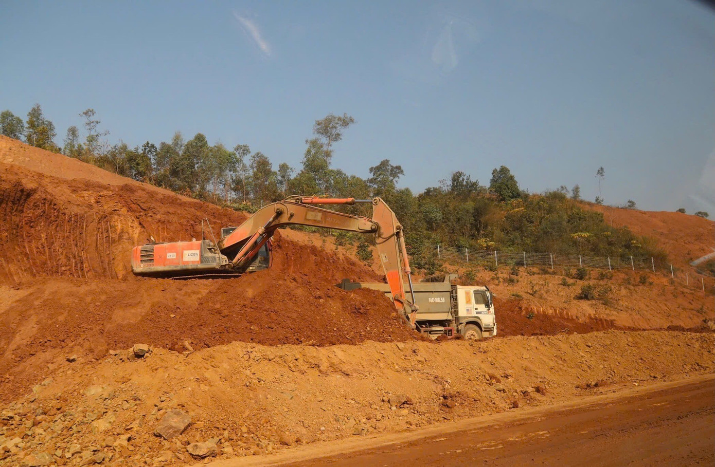 Bộ trưởng Xây dựng kiểm tra dự án cao tốc Hữu Nghị - Chi Lăng - Ảnh 2