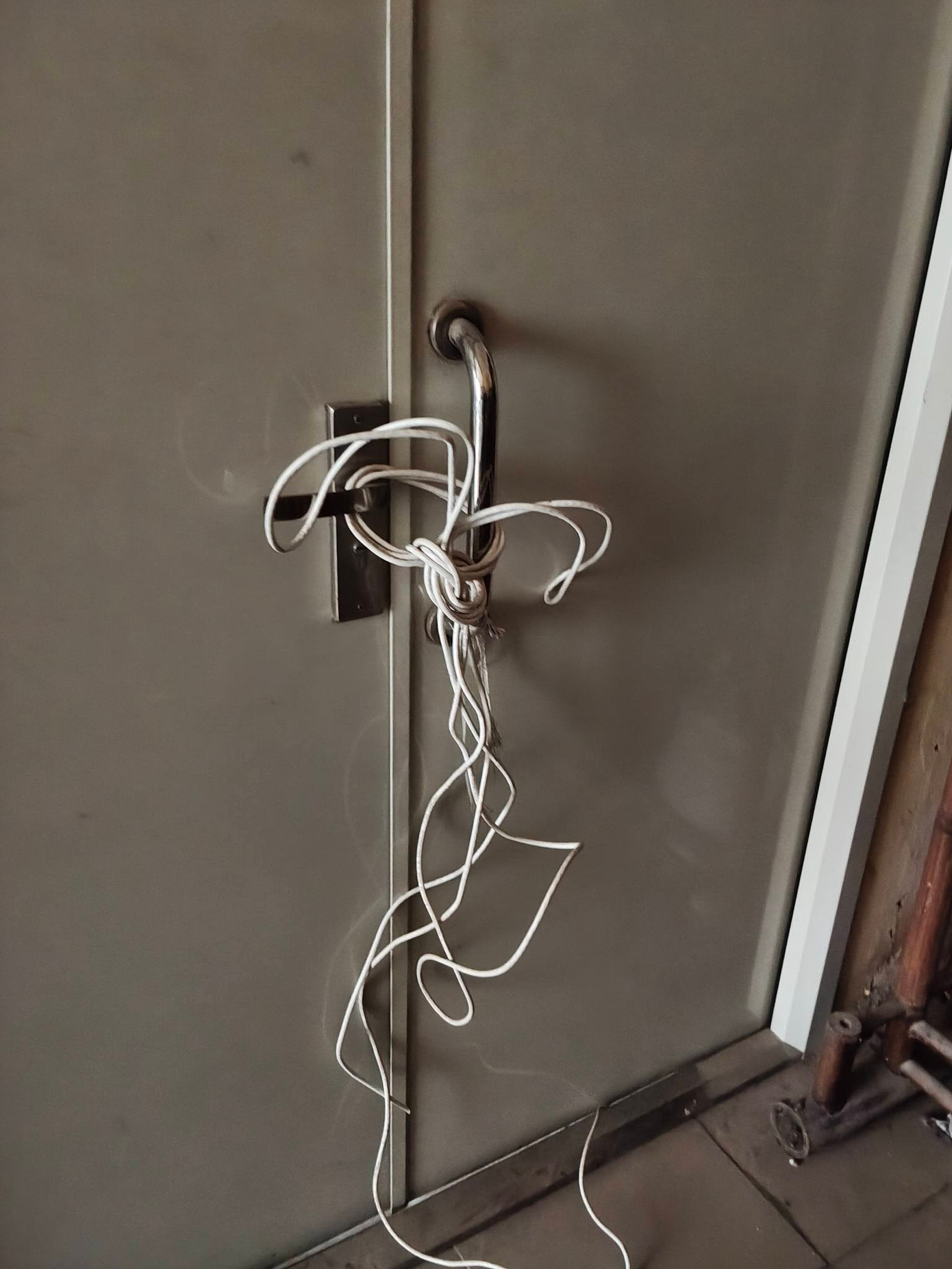 Hà Nội: Cận cảnh hành lang, cầu thang thoát hiểm của chung cư biến thành nhà kho - Ảnh 18