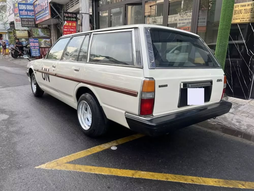 Cận cảnh Toyota Cressida Wagon của ông Đặng Lê Nguyên Vũ: Mẫu xe 'cổ lỗ sĩ' đi ngược xu hướng SUV, khiến giới mộ điệu phải ngả mũ vì cái 'gu' lạ - Ảnh 2