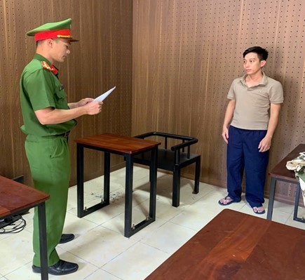 Bắt tạm giam đối tượng chiếm đoạt 2,8 tỉ đồng - Ảnh 1