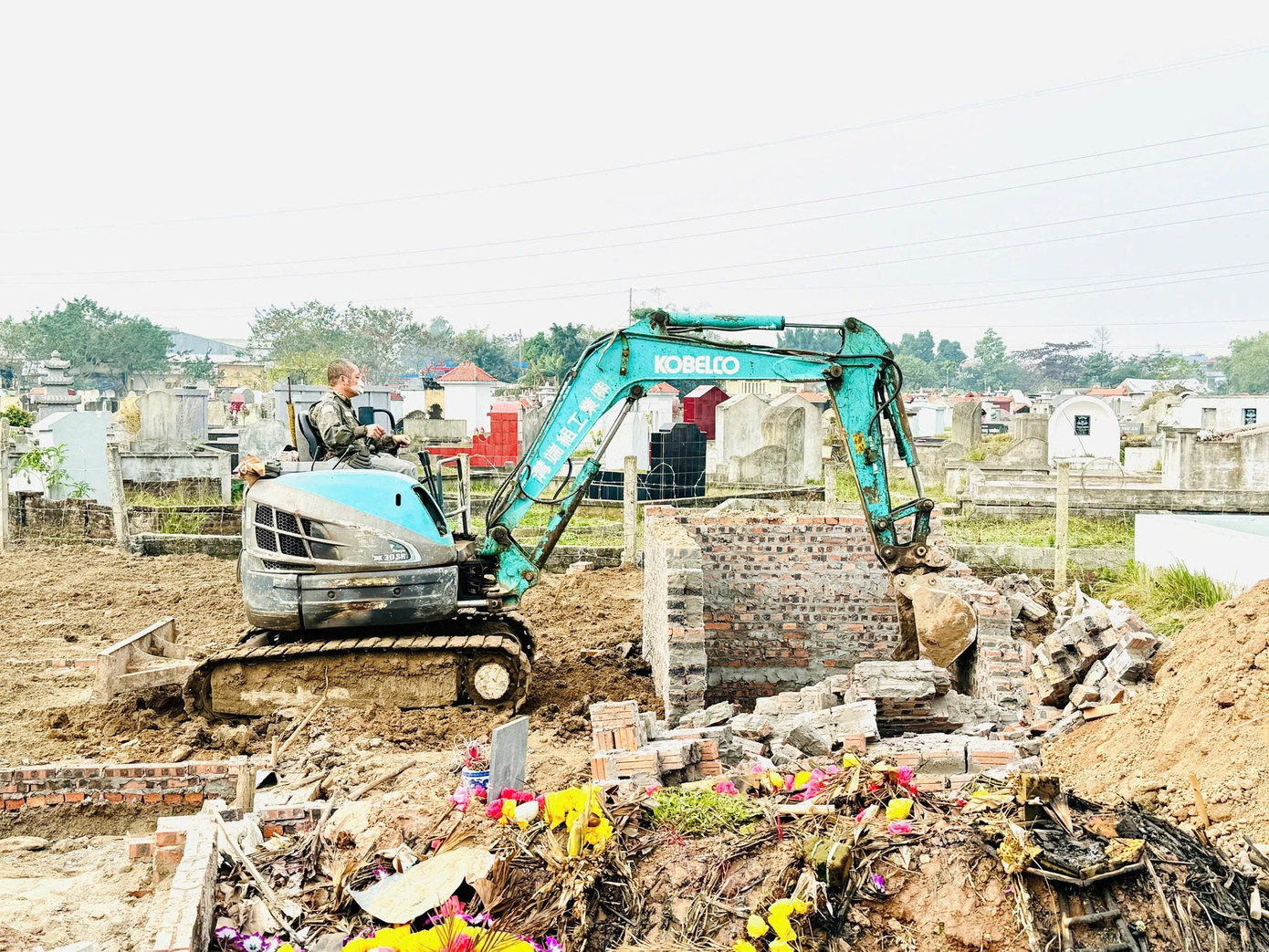 Nhiều xã tại Hà Nội tổ chức cưỡng chế, tháo dỡ công trình xây dựng trên đất nông nghiệp - Ảnh 3