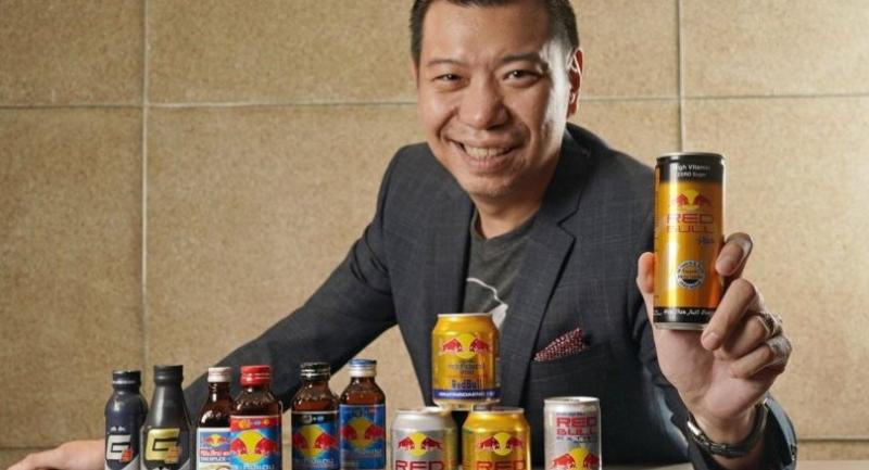 Từ cơn buồn ngủ của một doanh nhân đến đế chế tỉ đô: Sự thật ít biết về nguồn gốc “hàng Thái” của Red Bull - Ảnh 1