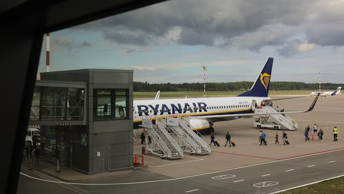 'Batman đời thực': Elon Musk xem xét mua lại một hãng hàng không sau cuộc khẩu chiến nảy lửa - Ảnh 3