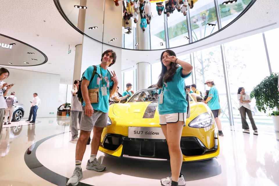 Nhà máy xe điện Xiaomi khiến cả Trung Quốc phát cuồng: 100.000 người tranh 200 suất tham quan - Ảnh 3