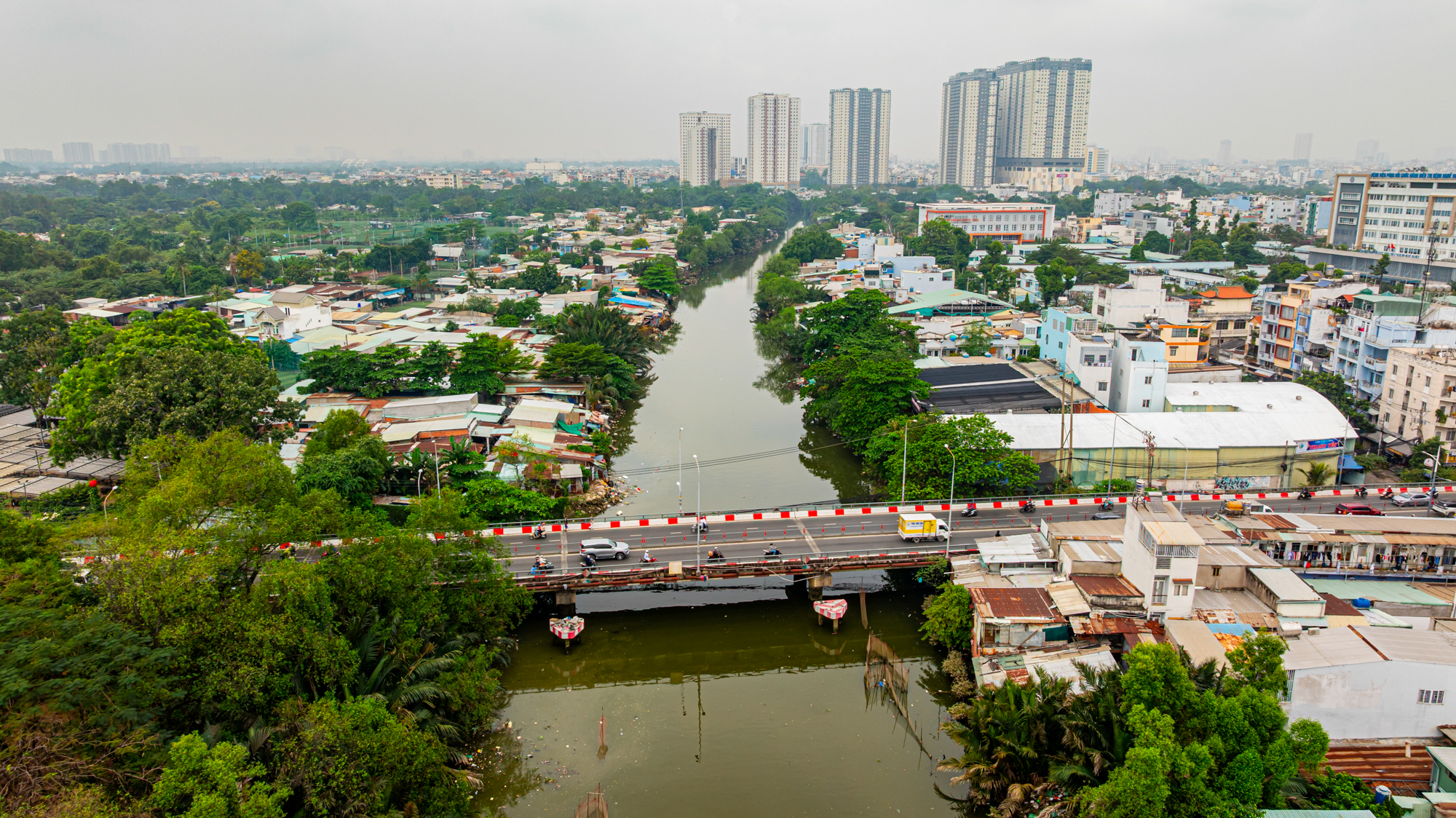 Cảnh Người dân sống cạnh 2 con rạch nước đen chờ “đổi đời” từ dự án 17.000 tỷ đồng tại TPHCM - Ảnh 9