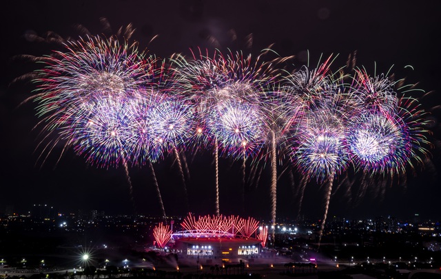 Mãn nhãn buổi tổng duyệt pháo hoa tối 21/1, Sun Group hé lộ: Mới chỉ bằng 5% so với quy mô buổi chính thức - Ảnh 4