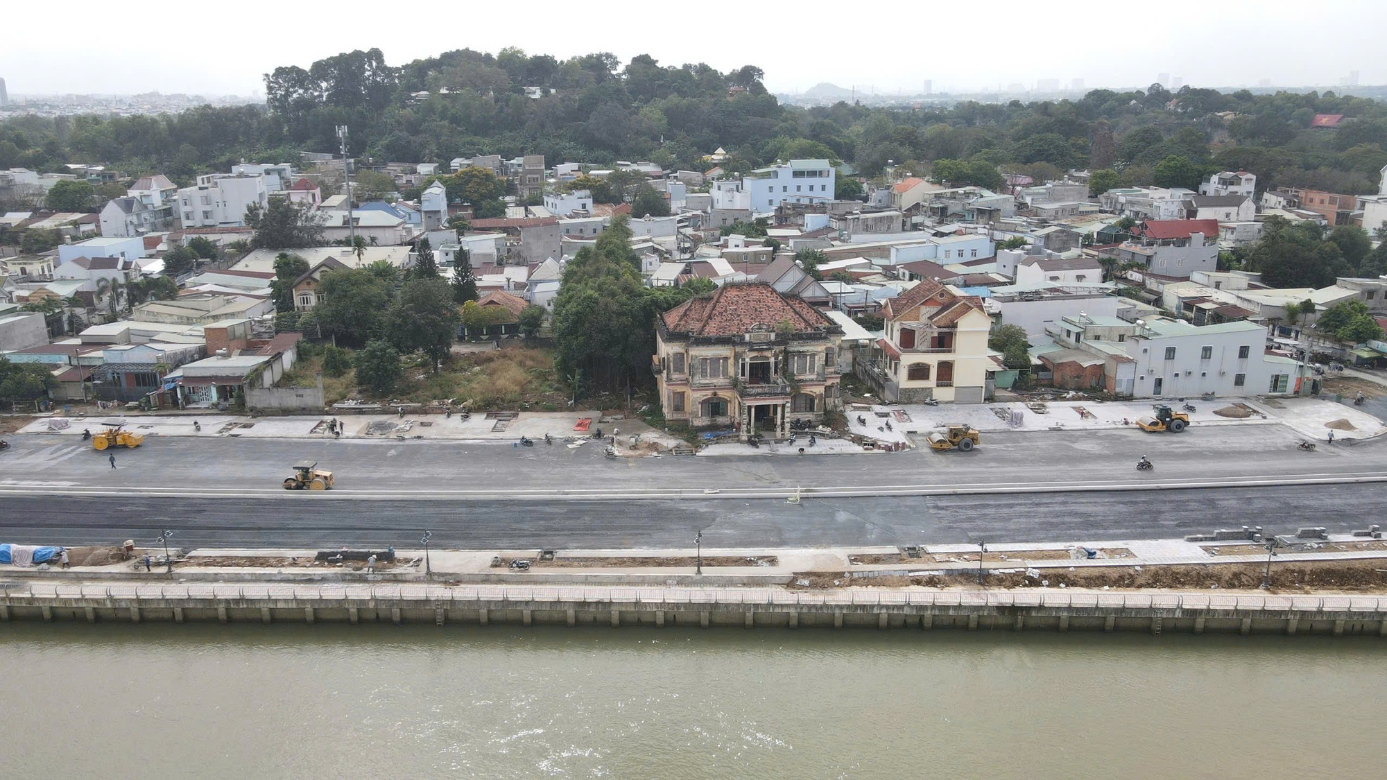 Hình ảnh đường ven sông Đồng Nai qua “nhà lầu ông Phủ" trước ngày thông xe - Ảnh 4