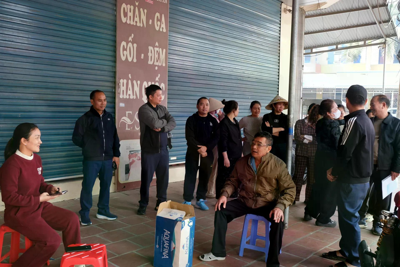 Cảnh tượng chưa từng xảy ra dịp Tết ở chợ đầu mối rất lớn miền Bắc - Ảnh 2