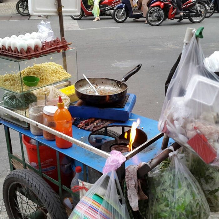 Món bình dân Việt lên đài Hàn Quốc: Giá rẻ, bán vỉa hè, du khách nhận xét "Tôi chưa bao giờ được ăn nó" - Ảnh 4