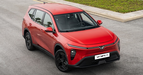 VinFast của ông Phạm Nhật Vượng tung mẫu Limo Green phiên bản 'biển trắng', giá 819 triệu đồng