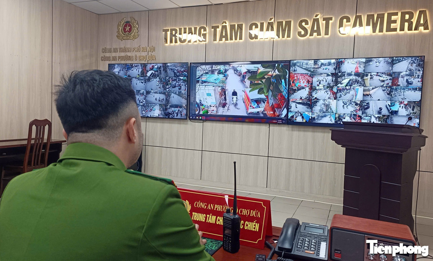 Công an phường ở Hà Nội thiết lập 'thế trận' gần 200 camera để xử lý vi phạm lấn chiếm vỉa hè - Ảnh 9
