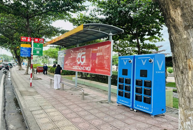 VinFast của ông Phạm Nhật Vượng ra mắt liền lúc 3 xe máy điện đổi pin, chốt lắp xong 45.000 tủ đổi pin ngay quý I - Ảnh 5