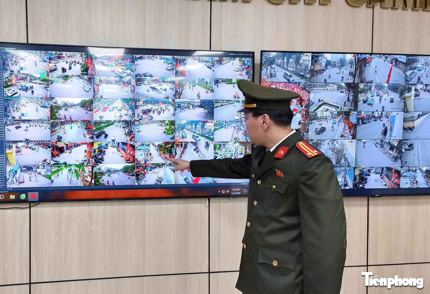 Công an phường ở Hà Nội thiết lập 'thế trận' gần 200 camera để xử lý vi phạm lấn chiếm vỉa hè - Ảnh 4