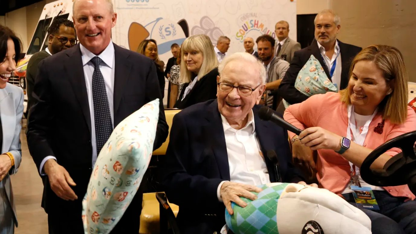 Nghịch lý cuối sự nghiệp của huyền thoại Warren Buffett: Ngồi trên núi tiền nhưng vẫn ‘bất lực’ để ước mơ dang dở - Ảnh 1