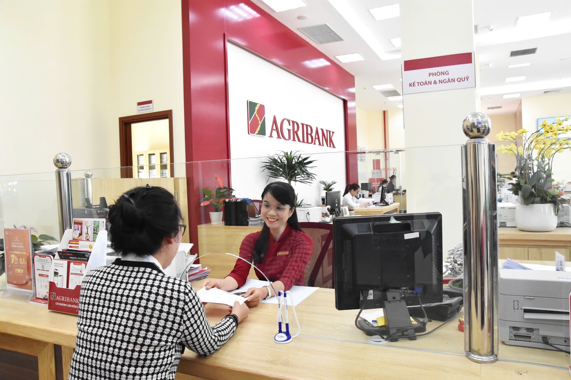 Lãi suất gửi tiết kiệm vẫn tiếp tục tăng - Ảnh 1