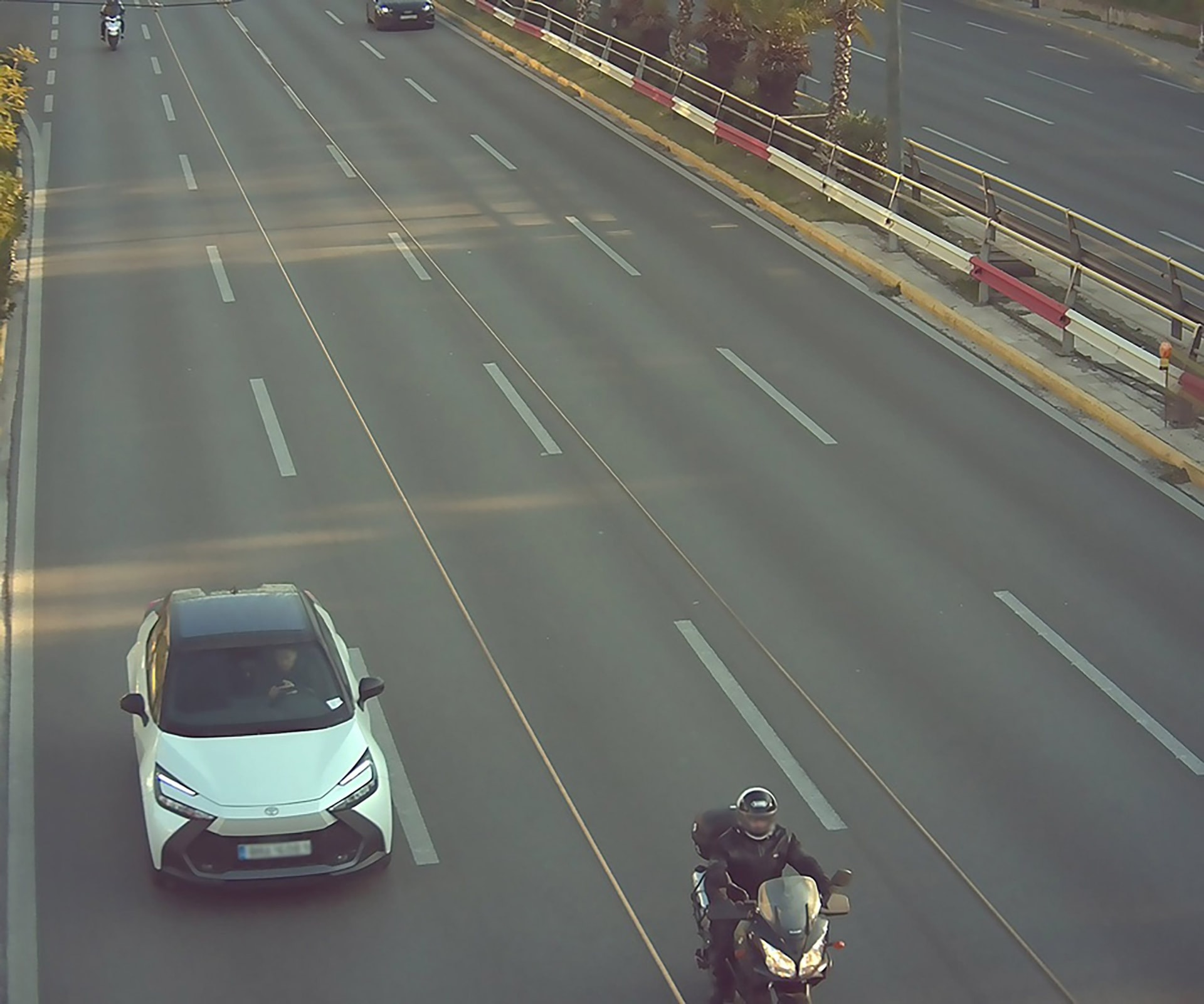 Camera AI giao thông mắc lỗi khó hiểu từng khiến 2.000 tài xế ở đây dính phạt oan, 626 người bị tước bằng - Ảnh 1