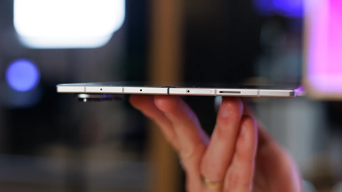 Chúng ta lại chê nhầm Samsung rồi, họ đang "bắt chước" điện thoại Trung Quốc nhưng không nói ra mà thôi - Ảnh 1