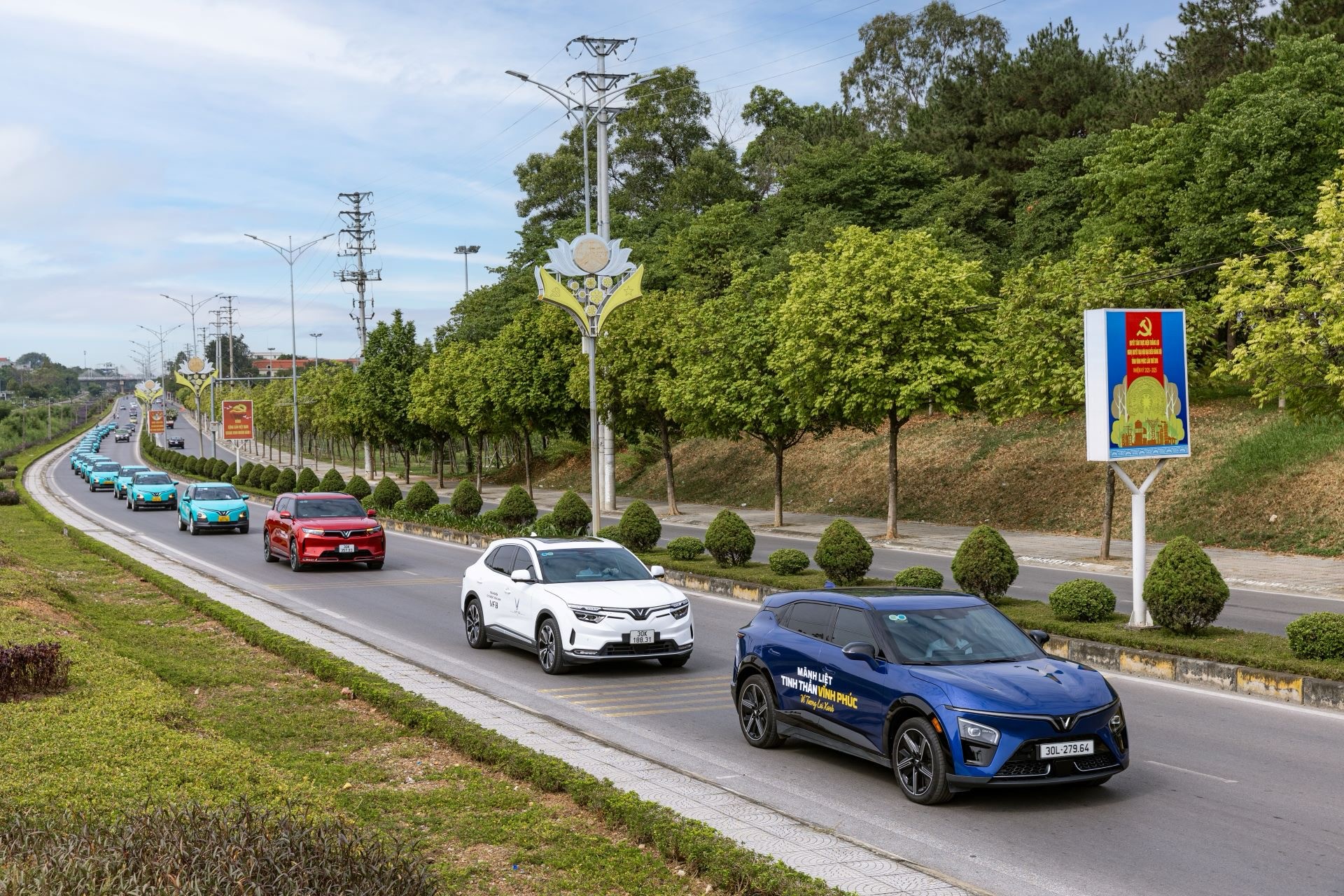 VinFast lập kỷ lục chưa từng có, doanh số bằng tổng 3 đối thủ xếp sau cộng lại - Ảnh 1