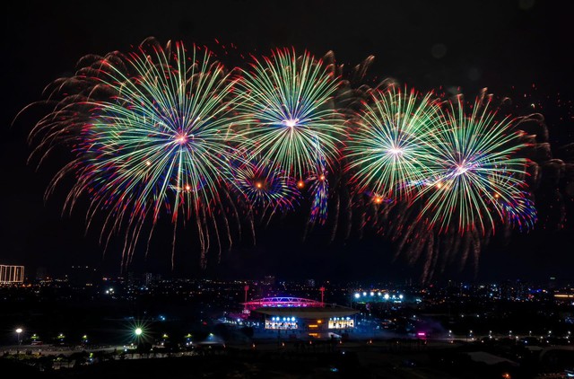 Mãn nhãn buổi tổng duyệt pháo hoa tối 21/1, Sun Group hé lộ: Mới chỉ bằng 5% so với quy mô buổi chính thức - Ảnh 3