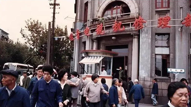 Ảnh cũ Thượng Hải thập niên 1980: Phương tiện này thống trị đường phố, có nơi 40 năm chưa hề khác - Ảnh 10