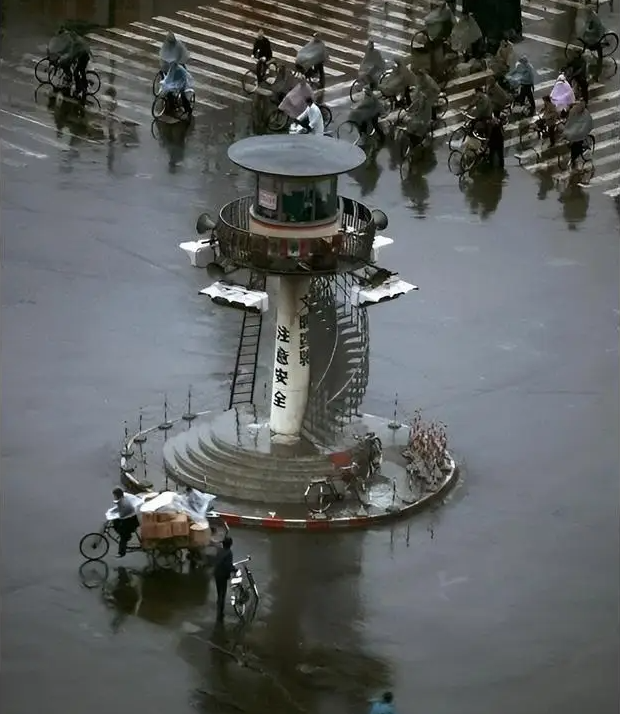 Ảnh cũ Thượng Hải thập niên 1980: Phương tiện này thống trị đường phố, có nơi 40 năm chưa hề khác - Ảnh 11