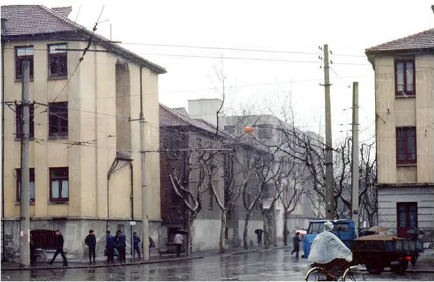 Ảnh cũ Thượng Hải thập niên 1980: Phương tiện này thống trị đường phố, có nơi 40 năm chưa hề khác - Ảnh 18