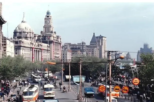 Ảnh cũ Thượng Hải thập niên 1980: Phương tiện này thống trị đường phố, có nơi 40 năm chưa hề khác - Ảnh 2