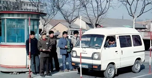 Ảnh cũ Thượng Hải thập niên 1980: Phương tiện này thống trị đường phố, có nơi 40 năm chưa hề khác - Ảnh 21