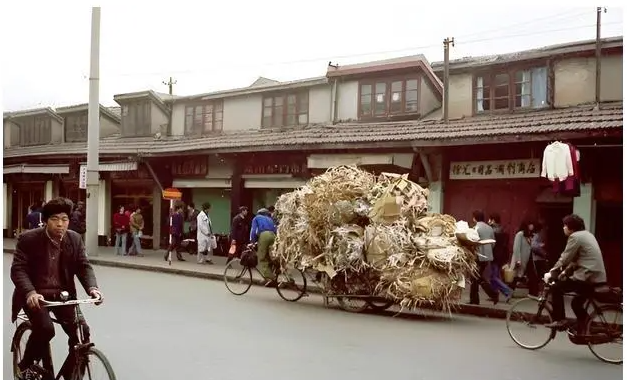 Ảnh cũ Thượng Hải thập niên 1980: Phương tiện này thống trị đường phố, có nơi 40 năm chưa hề khác - Ảnh 23