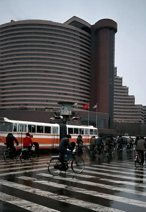 Ảnh cũ Thượng Hải thập niên 1980: Phương tiện này thống trị đường phố, có nơi 40 năm chưa hề khác - Ảnh 25