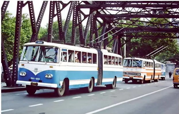 Ảnh cũ Thượng Hải thập niên 1980: Phương tiện này thống trị đường phố, có nơi 40 năm chưa hề khác - Ảnh 3