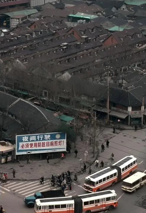 Ảnh cũ Thượng Hải thập niên 1980: Phương tiện này thống trị đường phố, có nơi 40 năm chưa hề khác - Ảnh 30