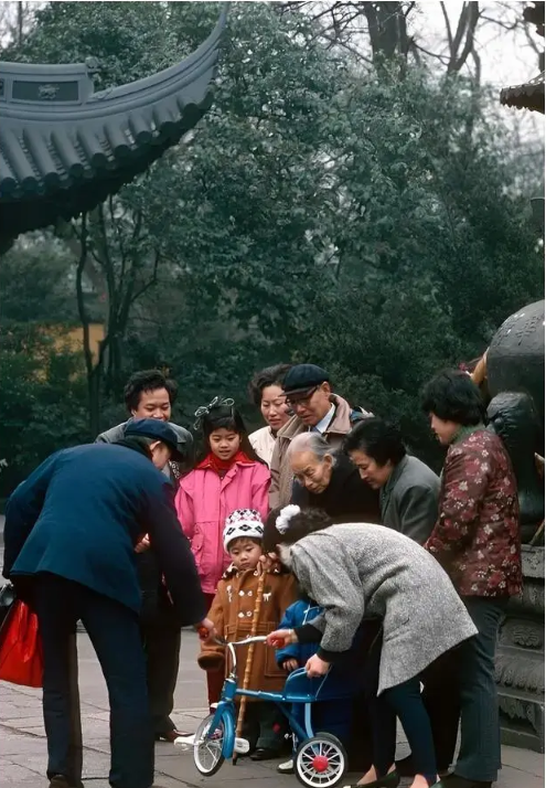 Ảnh cũ Thượng Hải thập niên 1980: Phương tiện này thống trị đường phố, có nơi 40 năm chưa hề khác - Ảnh 5