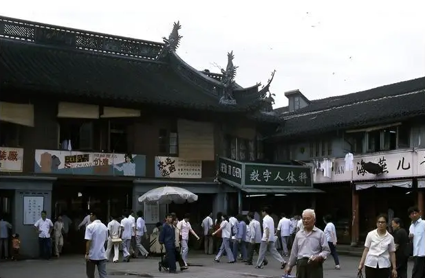 Ảnh cũ Thượng Hải thập niên 1980: Phương tiện này thống trị đường phố, có nơi 40 năm chưa hề khác - Ảnh 8