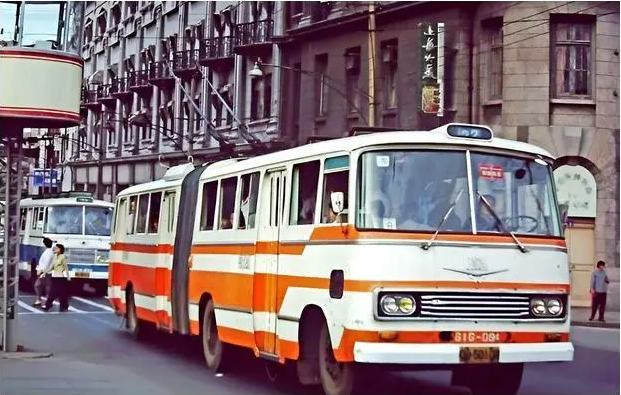 Ảnh cũ Thượng Hải thập niên 1980: Phương tiện này thống trị đường phố, có nơi 40 năm chưa hề khác - Ảnh 9