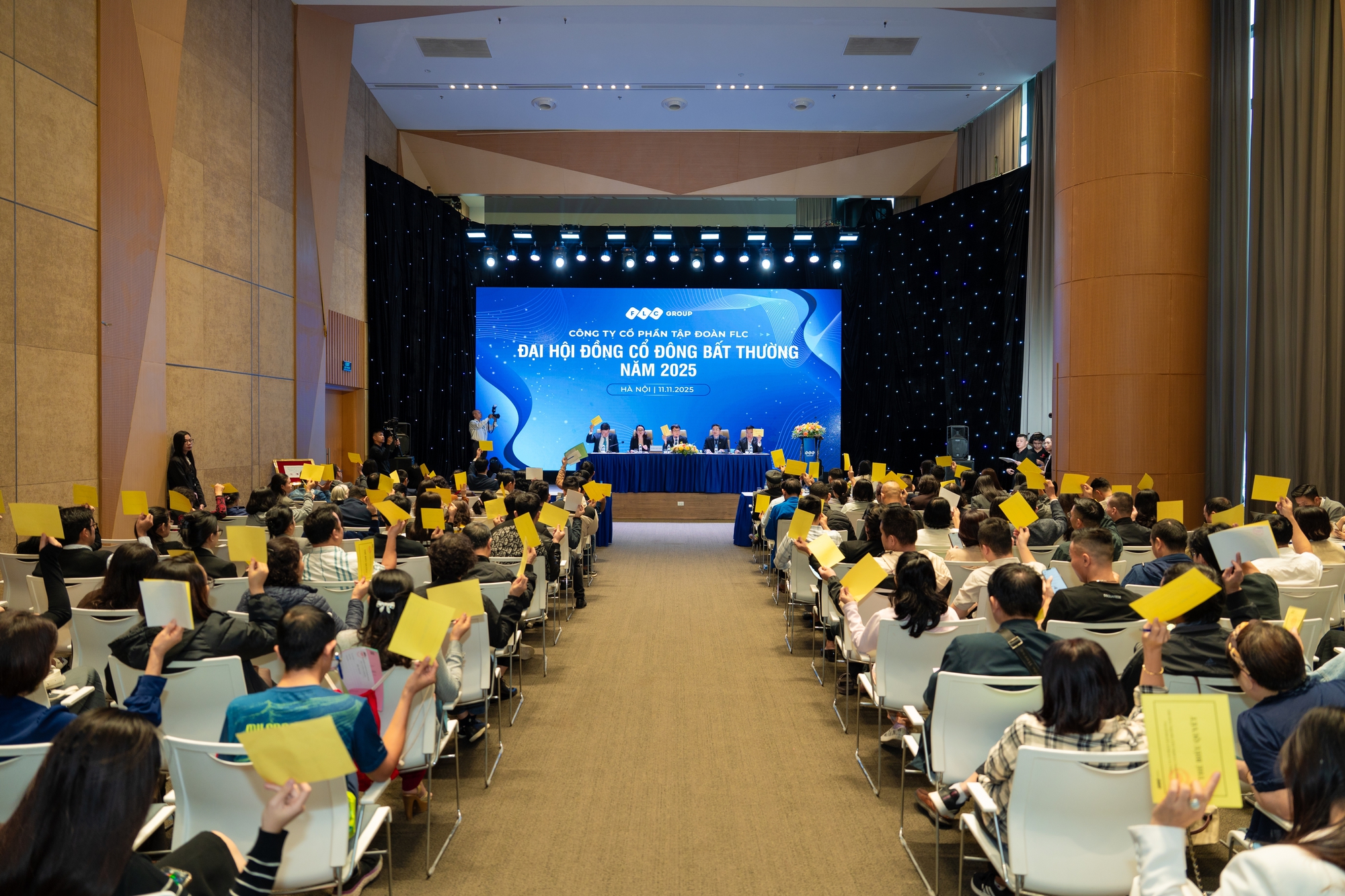 Trước khi ông Trịnh Văn Quyết tái xuất: Hệ sinh thái FLC bất ngờ tăng vốn thêm 1.900 tỷ, loạt cổ phiếu đã rời sàn chứng khoán - Ảnh 2