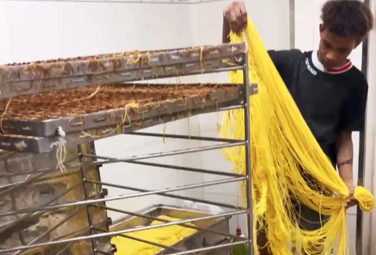 800 tấn mì tươi "ngậm" hóa chất, tuồn ra thị trường ở TP.HCM: Ăn vào nguy hiểm ra sao? - Ảnh 1