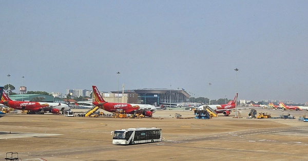 Máy bay mới liên tục về Việt Nam, giá vé Tết có hạ?