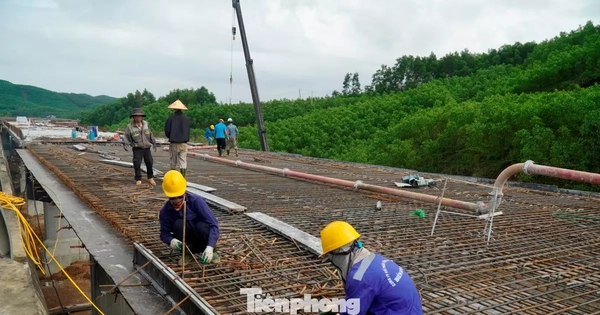 Tất bật thi công xuyên Tết trên công trình cao tốc hơn 3.000 tỷ đồng