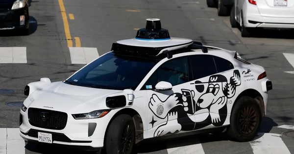 Xe điện có thể “tự cảm nhận” nguy cơ mất lái: AI vật lý mở ra bước tiến mới cho xe tự hành an toàn